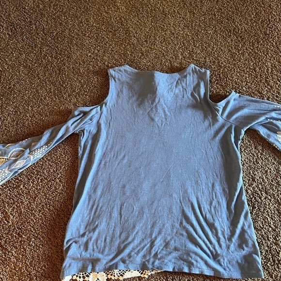 Chico women’s off the shoulder long sleeve and lace shirt - Picture 3 of 8